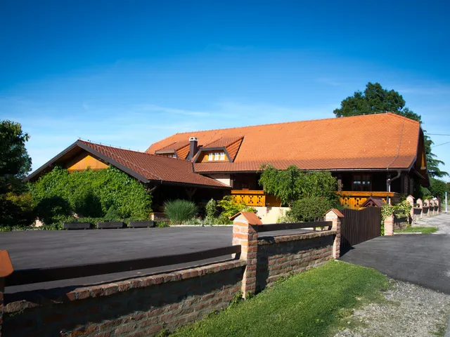 Vanjski izgled restorana Ladanj kod strica